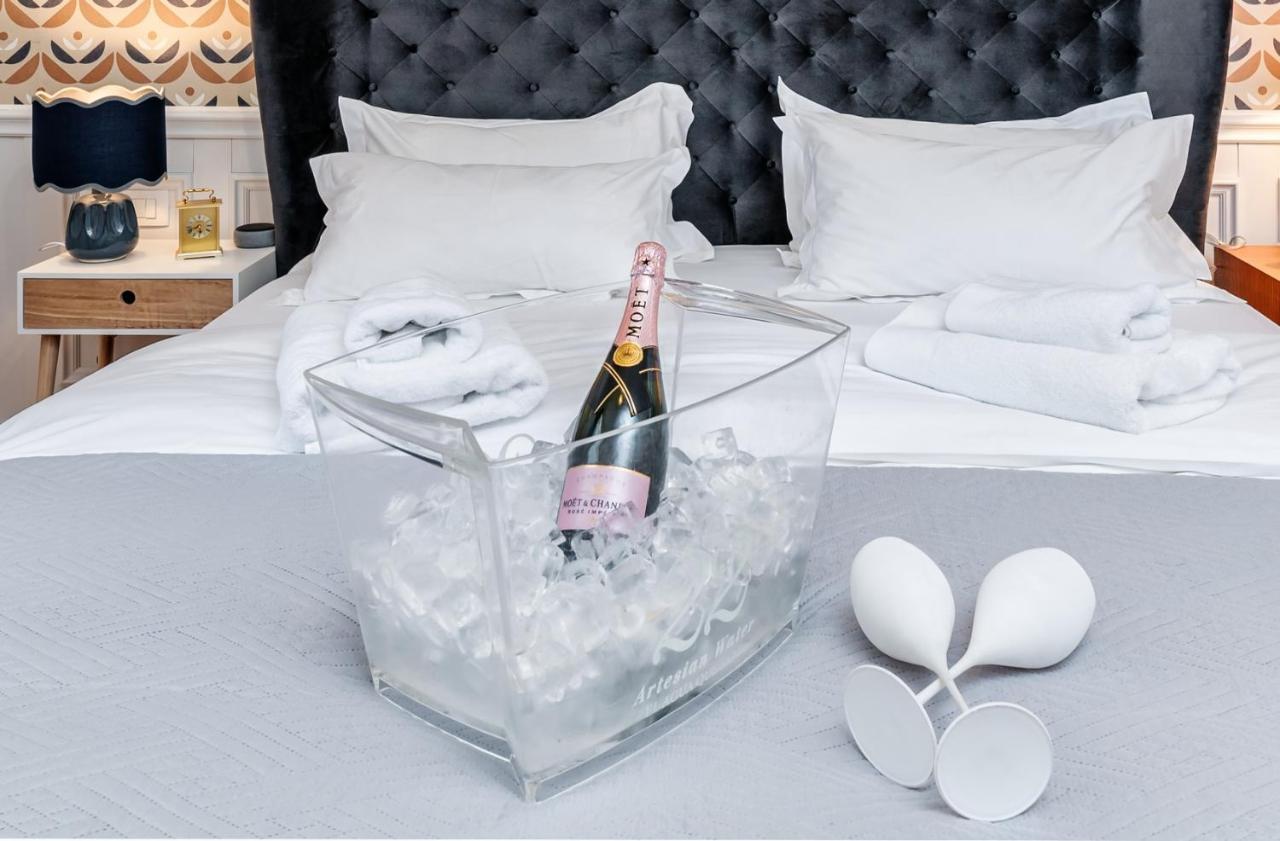 Evala Luxury Rooms With Pool And Garden สปลิท ภายนอก รูปภาพ