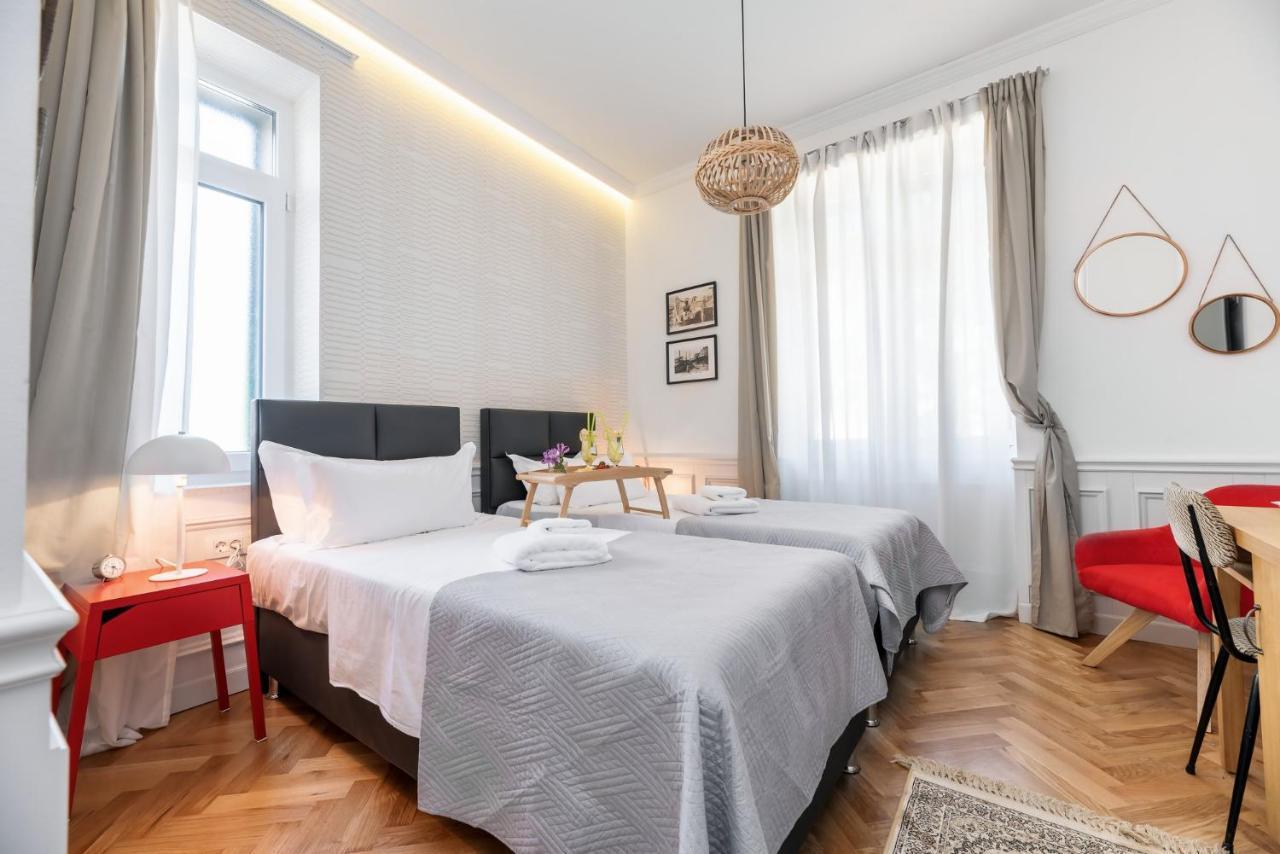 Evala Luxury Rooms With Pool And Garden สปลิท ภายนอก รูปภาพ